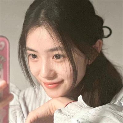 戴脚镣的女孩